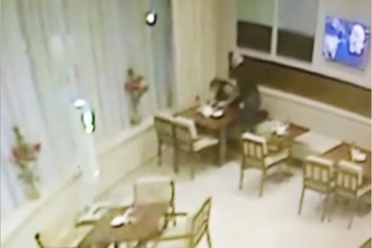 Azərbaycanlı gənc yüksək vəzifəli məmuru döydü - ANBAAN VİDEO 