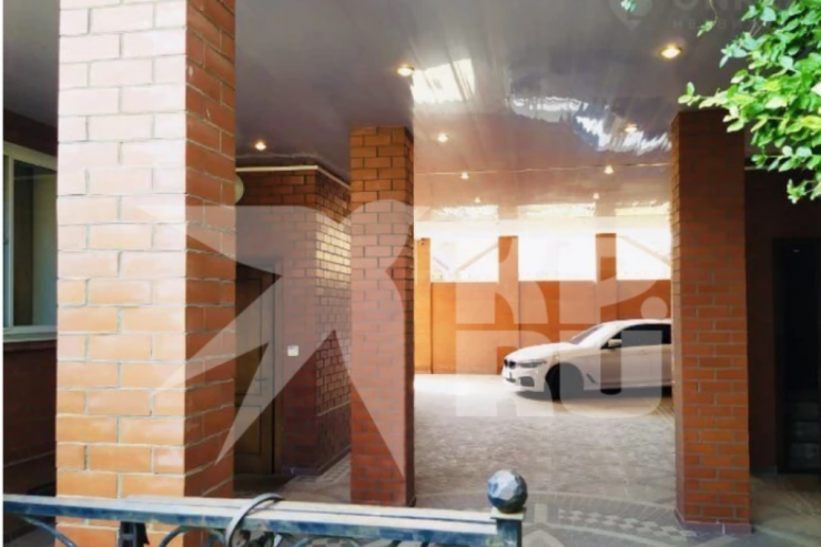 Hakim 300 milyonluq  mülkünü qoyub qaçdı  