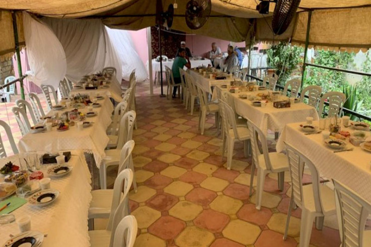 Koronavirusdan ölən ərinə yas verən qadın cərimələndi