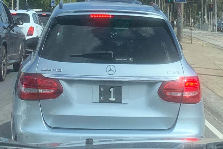 Bu maşın nömrəsi 2 milyon dollara alınıb