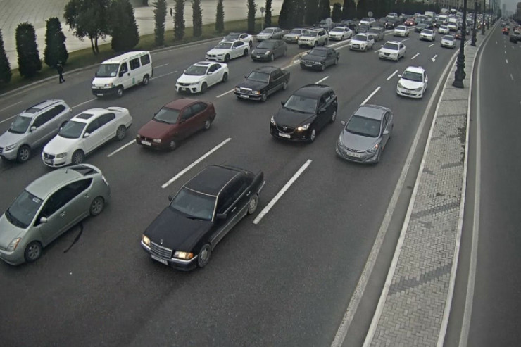 Bakıda daha bir yolda tıxac: əsas yol boşaldılır