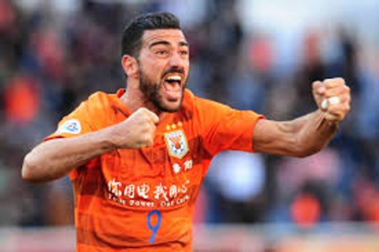 35 yaşında müqavilə üçün gəldi