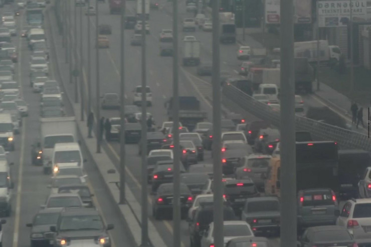 Bakıdakı qəza tıxac yaratdı