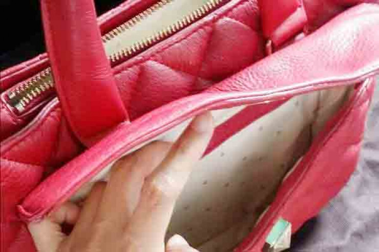 Qadının çantasından 3 minlik qızıl oğurlandı