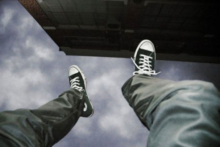 Rayon sakini özünü qüllədən atmaq istədi