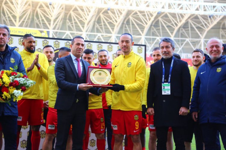 Yeni rekordla Türkiyə futbol tarixinə düşdü