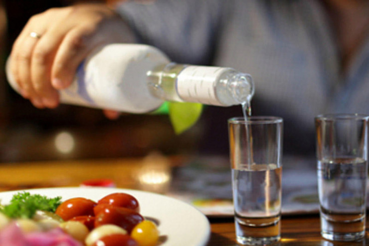 Şaxtalı havada spirtli içki içmək olar?