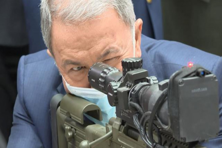 Türkiyənin Milli Müdafiə Naziri Hulisi Akar