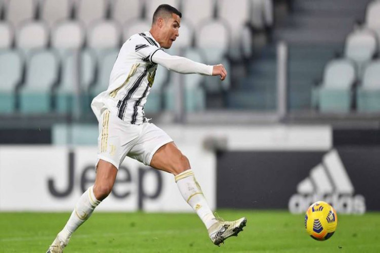 Ronaldo qol sayında Peleni keçdi