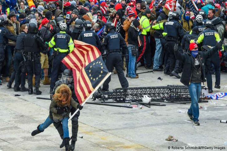 ABŞ tarixinin qara günü: Demokratiya budur?  
