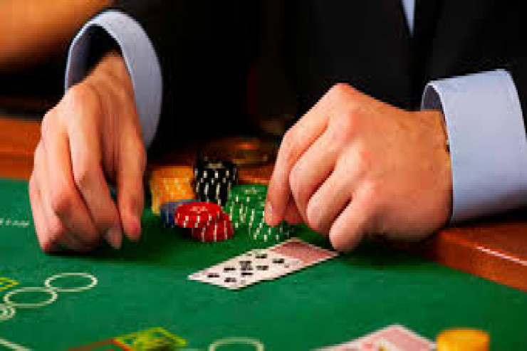 Rayondakı evini qumarxanaya çevirdi