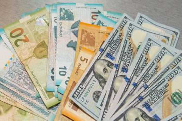 Evdən 22 min manat pul aparanı polis yaxaladı