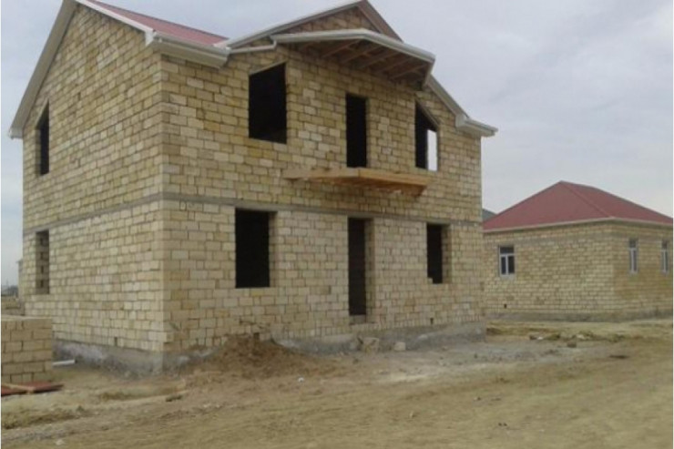 Ev tikdirmək adı ilə insanları aldadan dələduz hakim qarşısına çıxarılır