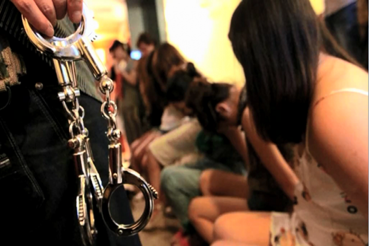 Sosial şəbəkədə azyaşlı qızları əxlaqsızlığa cəlb edən  HAKİM QARŞISINDA 