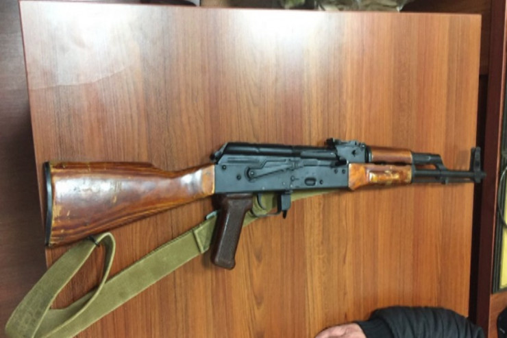 Bakının mərkəzində "Kalaşnikov"la gəzəndə tutuldu