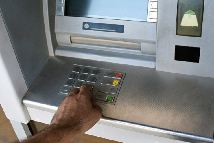 Bakıda bankomatı sınıdırıb 40 minə  yaxın pul apardılar