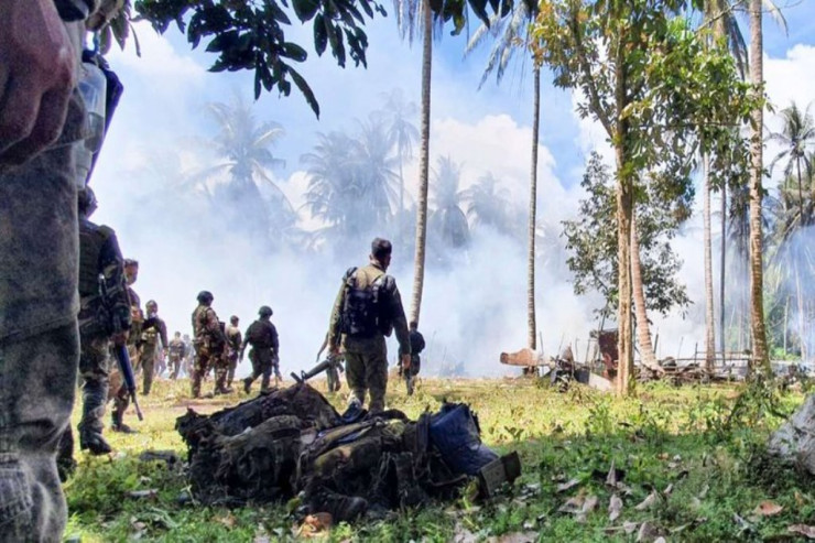Təyyarə qəzasında ölənlərin sayı 50-ə çatdı: Özünü göydən atanlar da var 