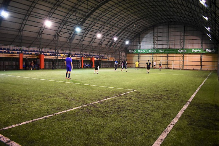 Bakıda futbol oynayanların telefonları oğurlandı