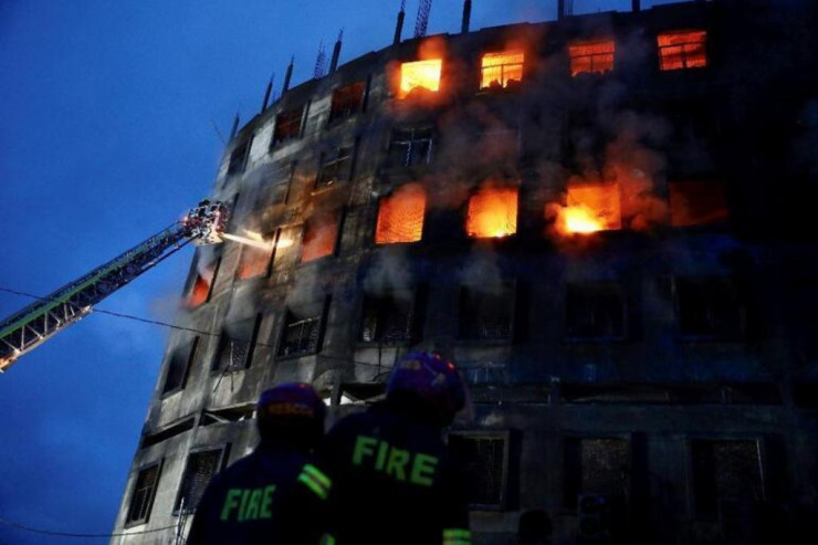 Fabrikdə  DƏHŞƏTLİ   yanğın: 50-dan çox adam həlak oldu -  FOTO  