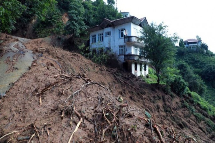 Türkiyədə təbii fəlakət 7 nəfərin həyatına son qoydu - VİDEO 