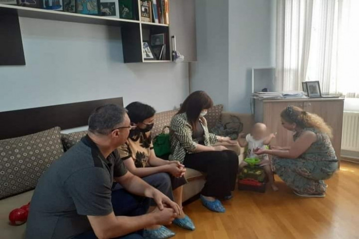 Qızını diləndirən ana və ata Narkoloji Dispanserə göndərildi - RƏSMİ 