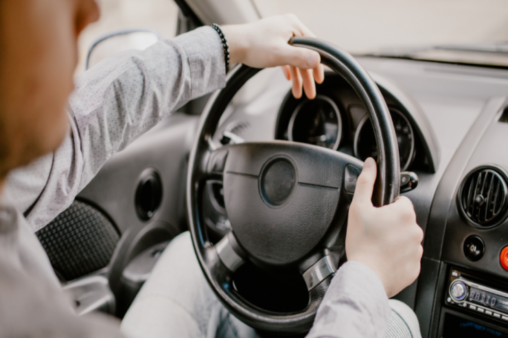 Bakıda taksi sürücüsü gənc aktrisaya qarşı seksual hərəkətlər edib? - İDDİA 