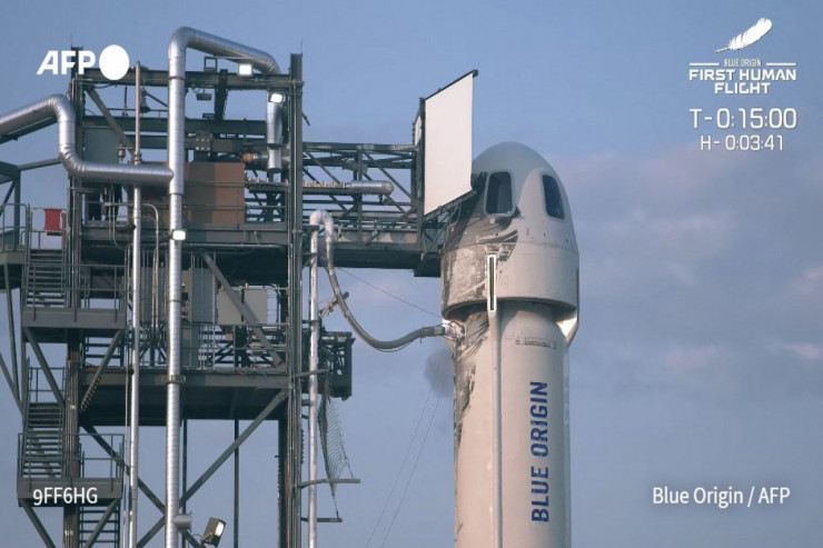 Ceff Bezos kosmosa uçdu -VİDEO 