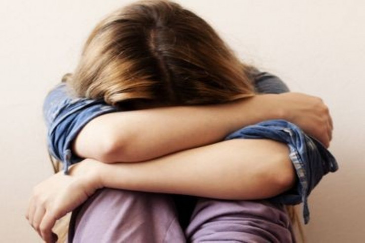 Şagirdə "Sinəni aç"  deyən direktorla bağlı QƏRAR VERİLDİ 