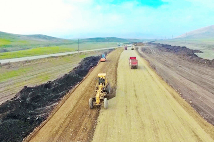 Postmüharibə dövrü Azərbaycanı:  Hər yerdə quruculuq işləri 