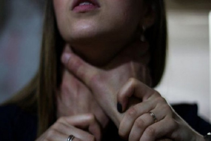 DƏHŞƏT  - Arvadını əlləri ilə boğaraq öldürdü  