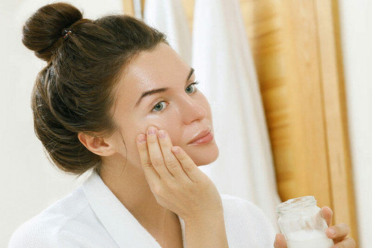 Gözəlliyinizin keşiyində dayanan ən effektli bitki yağları 