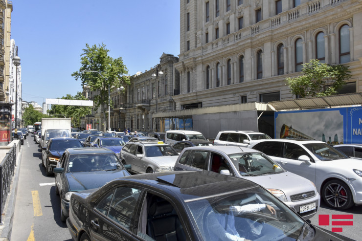 Sürücülərin DİQQƏTİNƏ : Bu yollarda tıxac var - SİYAHI 