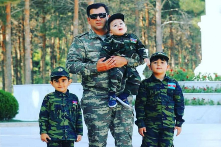 Əməkdar artist Babək Niftəliyev və övladları 