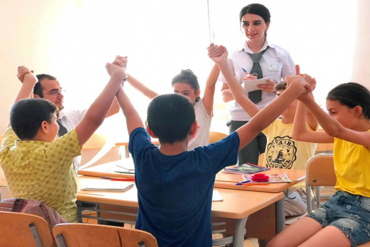 Şagirdlər üçün yay məktəblərinin  ÜSTÜNLÜKLƏRİ 