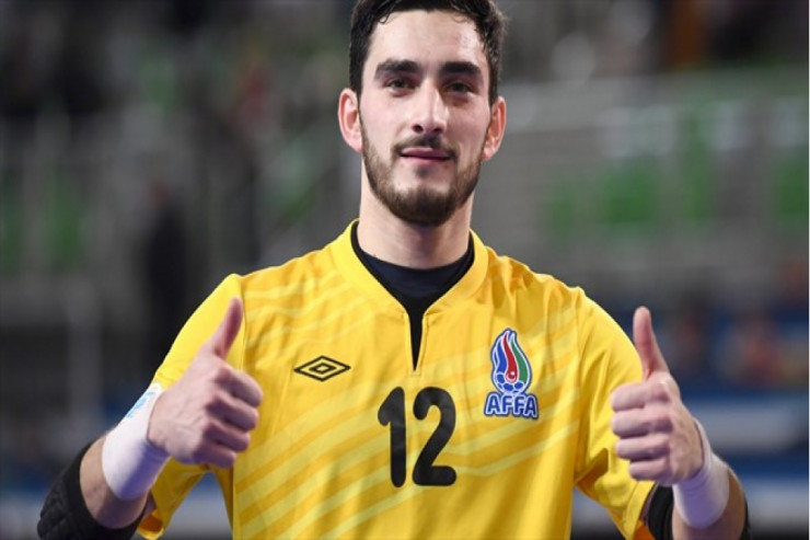 Futbolçu Rövşən Hüseynli