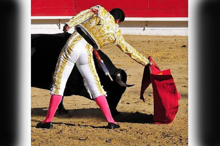 Toreador qadın KİŞİ ÇIXDI:  bu hərəkəti karyerasını məhv etdi...