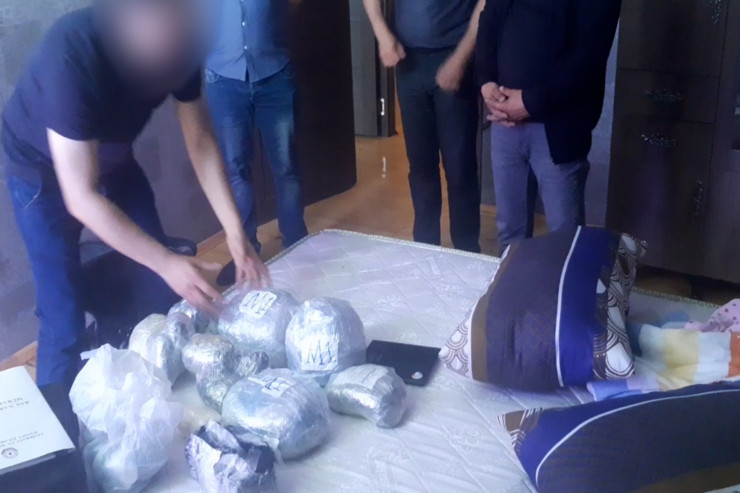 Ələ keçirilən narkotiklər