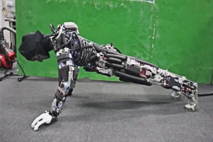 Texnologiyanın möcüzəsi  ROBOT İNSANLAR – VİDEO  