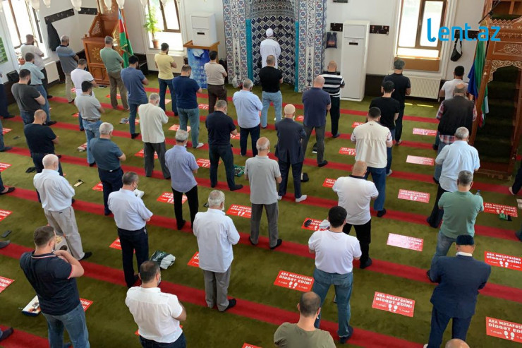 Məscidlərimizdə 15 aylıq fasilədən sonra cümə namazı  qılındı-VİDEO 