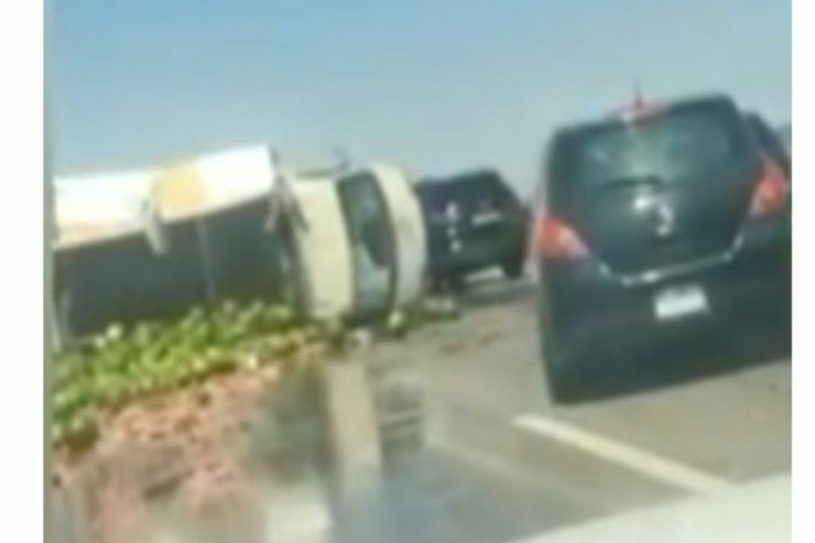 Qəzaya düşən yük maşını