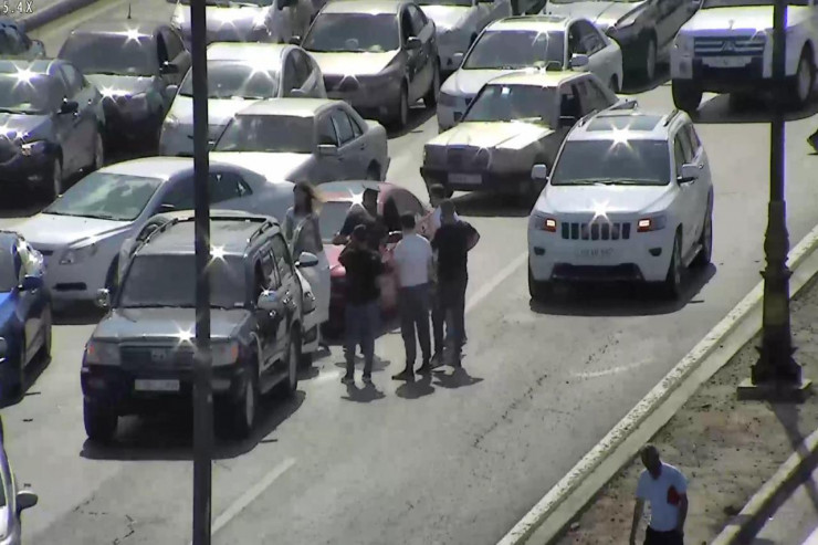 8 noyabr prospektində qəza