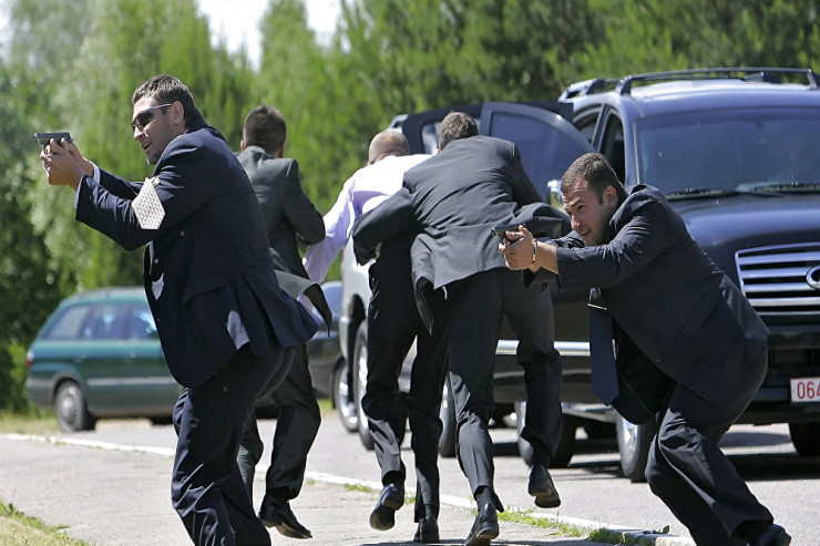 Azərbaycanlı müğənni cangüdən axtarır - "30-40 yaş arası oğlanlar..."  - VİDEO 