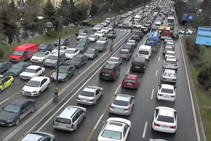 Bakının bir çox yollarında tıxac var - SİYAHI 