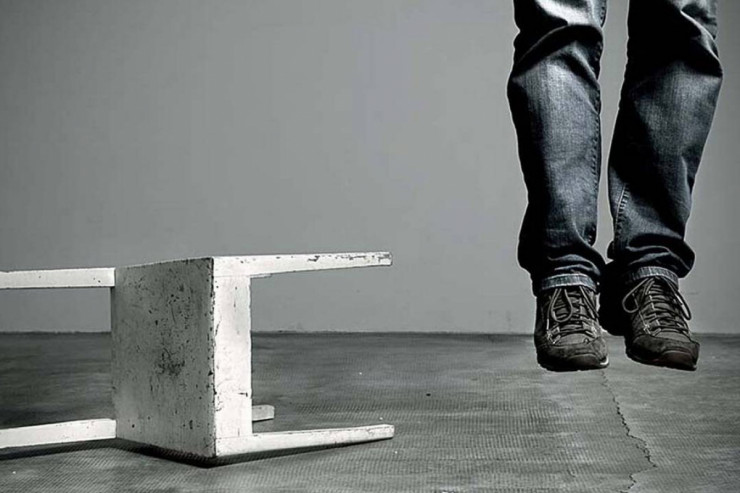 Bakıda 58 yaşlı kişi özünü asdı