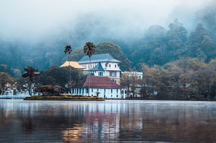 Şri-Lankanın ən fərqli şəhəri - Kandi : Bura niyə getməli? 