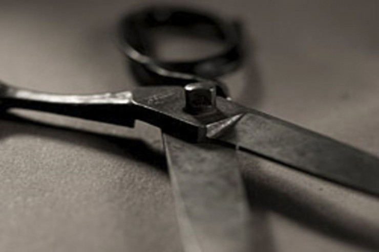 Azərbaycanda  DƏHŞƏT:  Həmkəndlisini qayçı ilə öldürdü