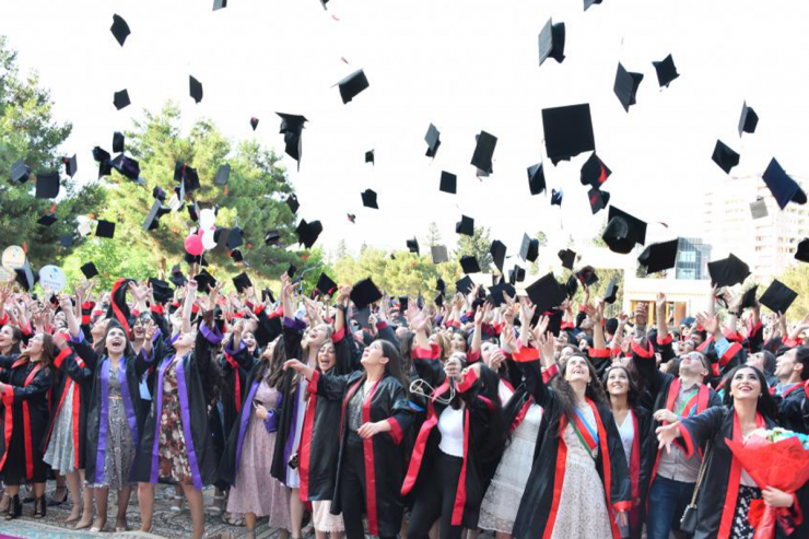 BDU tələbələri “Məzun günü” ilə bağlı NARAZILIQ  edir – RƏSMİ CAVAB 