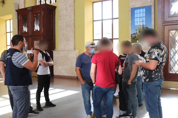 Bəhreyndə qadın satmaq istəyən azərbaycanlı saxlanıldı: 11 nəfər ələ keçdi -FOTO 