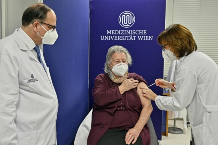 “Pfizer” peyvəndi vurulan 40-dan çox insan öldü