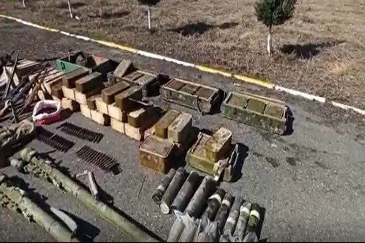 Ermənilərin atıb qaçdığı silah-sursat